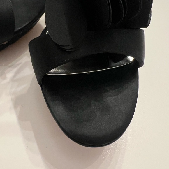 Badgely Mischka Randee Black Satin Heel Size 8 - Picture 2 of 11
